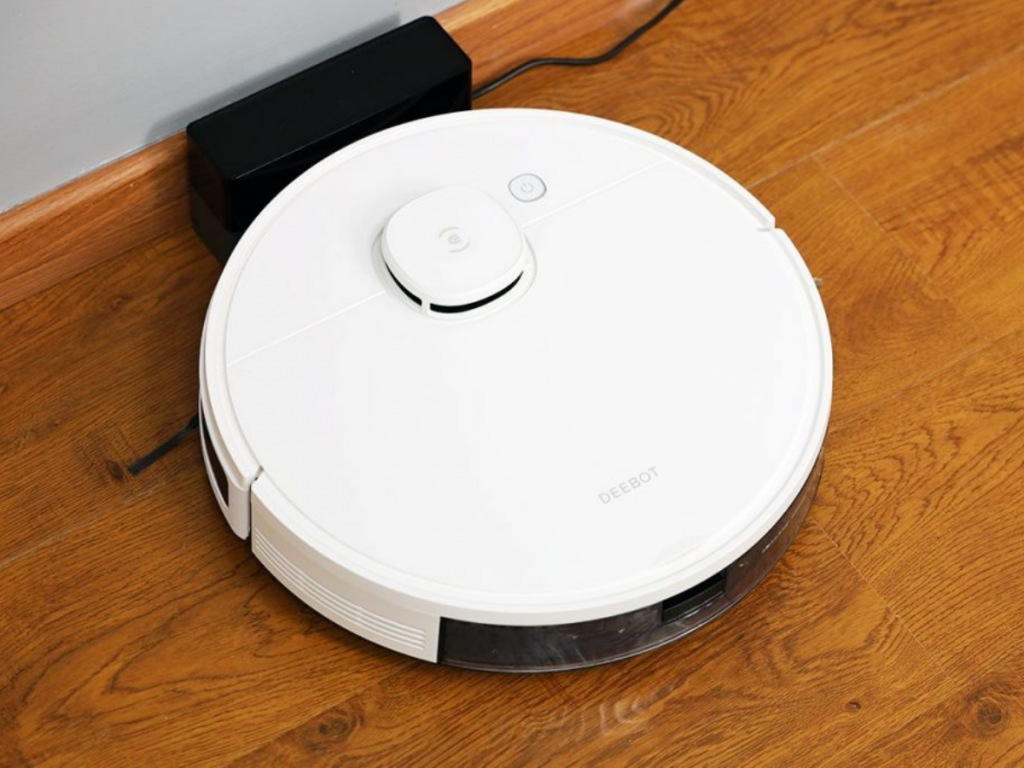 Robot c&oacute; khả năng quay về dock sạc khi gần hết năng lượng