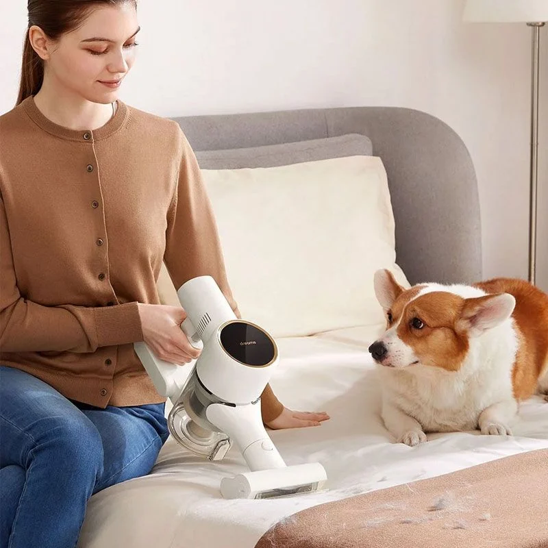 Đầu hút khe dài và mảnh cho phép len lỏi vào kẽ hẹp giữa sofa