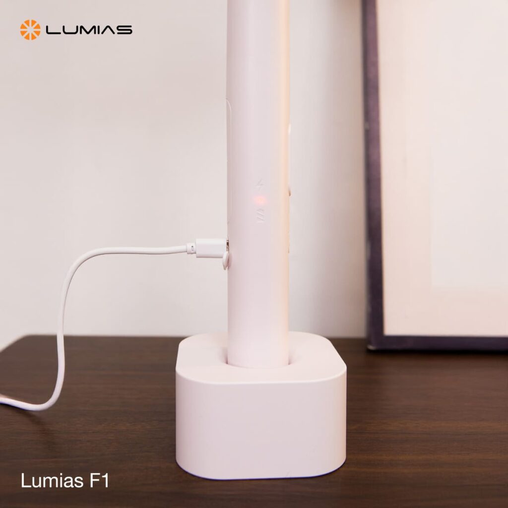 Lumias F1 dung lượng pin 1200mAh, thời gian sạc chỉ 4h